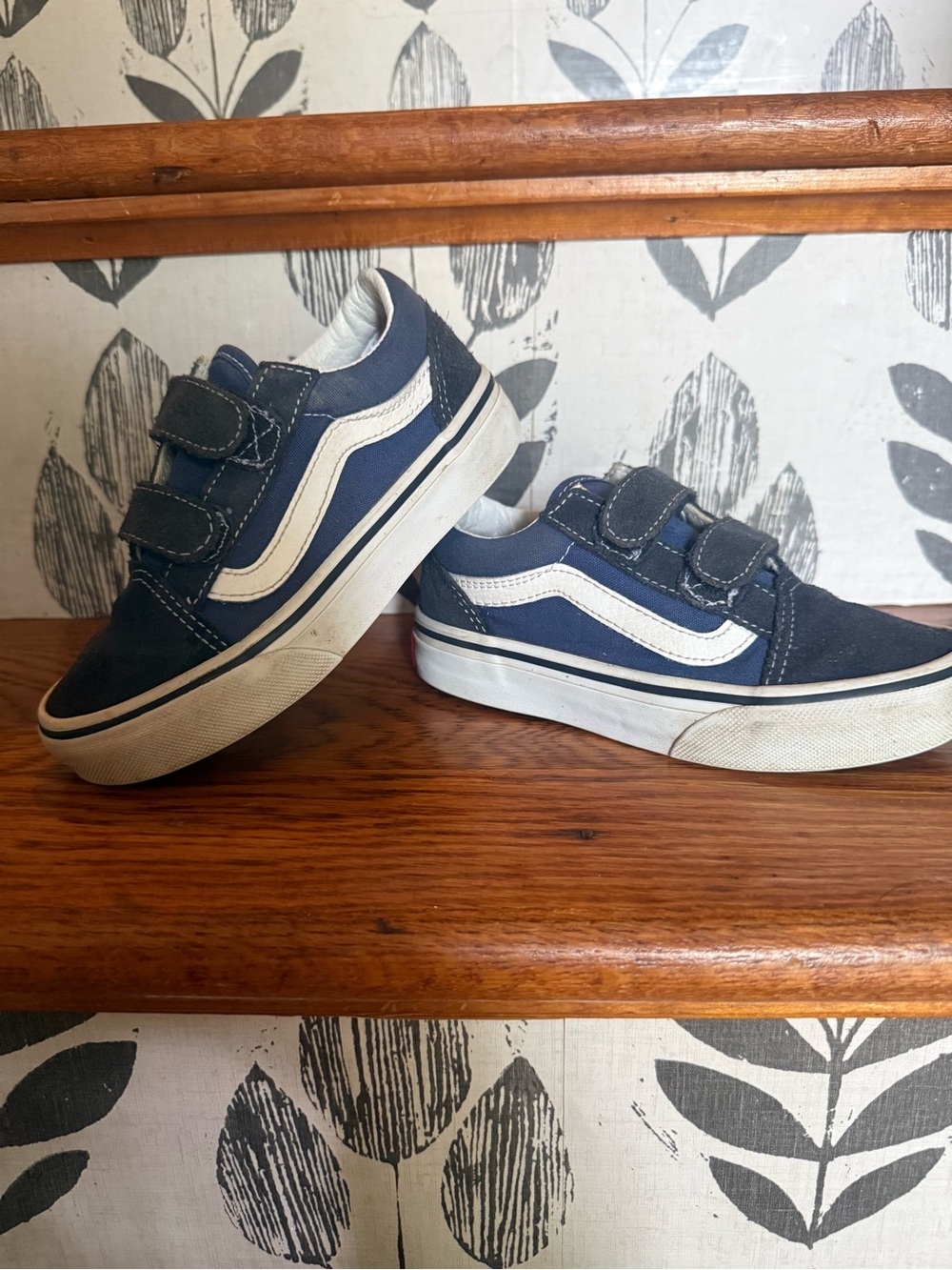 Vans Velcro sneaker. Boys 12.